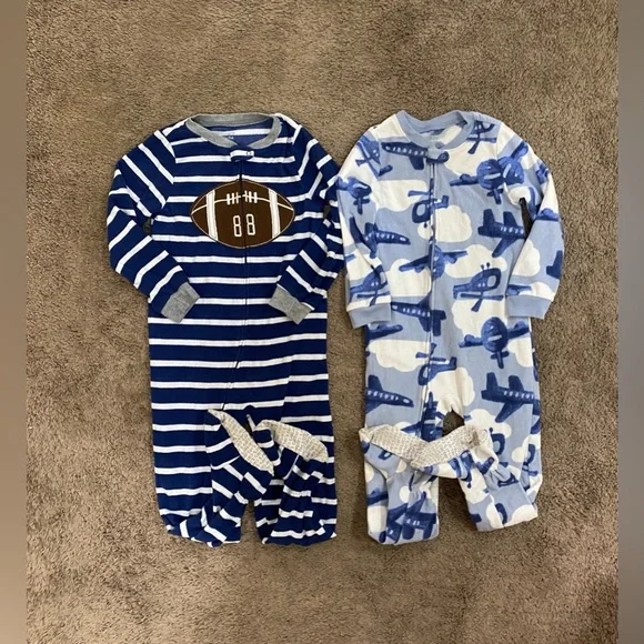 Boys Carters Fleece Footsie Pjs Size 5t football/planes - Picture 1 of 13